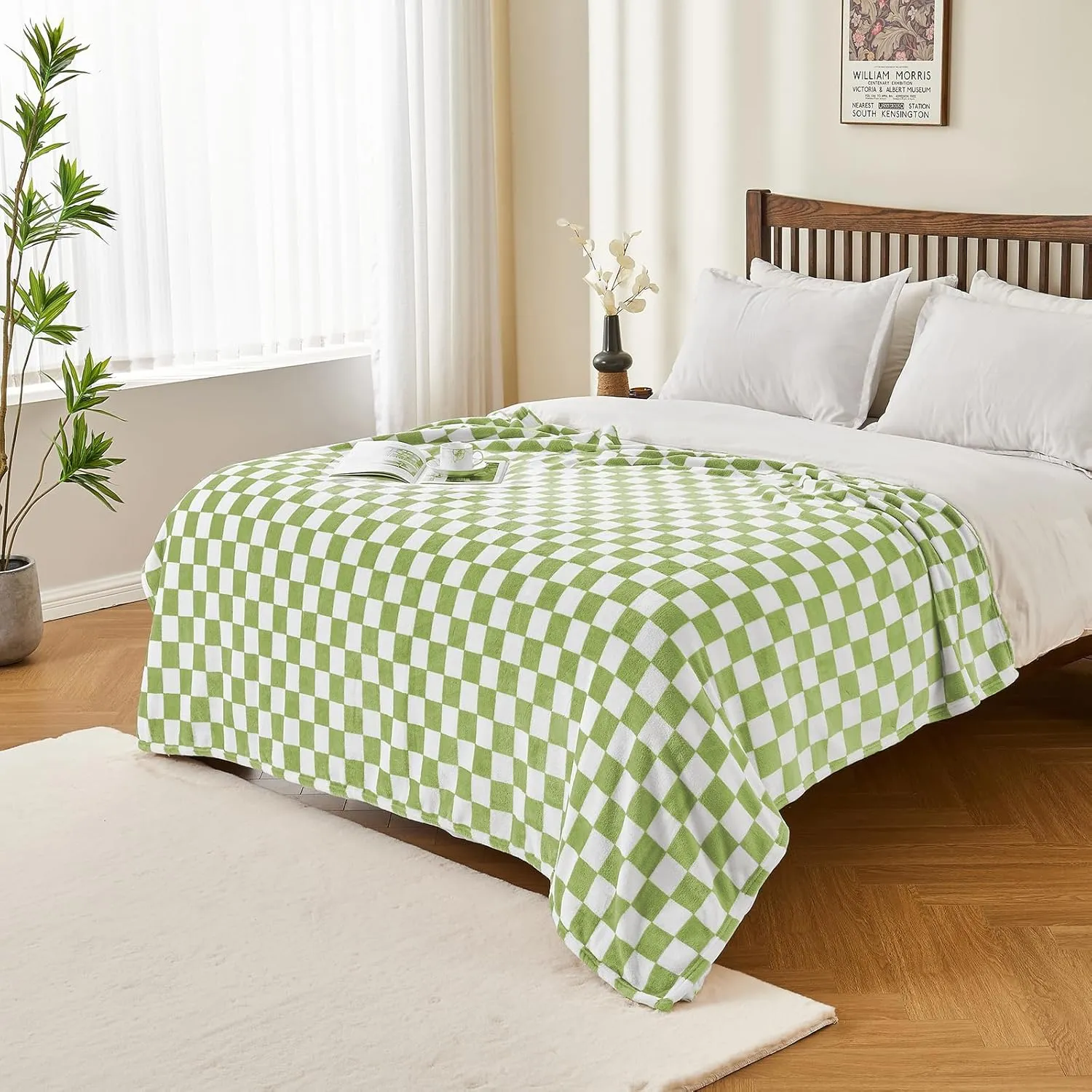 Green Checkered Blanket, Ultra Soft Fleece Checkered Throw Blanket for Couch Bed and Travel, Luxury Throw for All Seasons, 50x60 Inch, Green