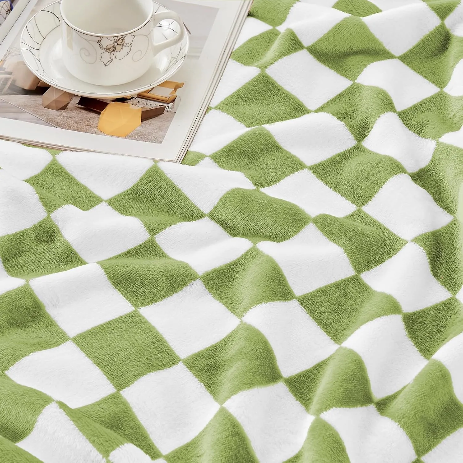 Green Checkered Blanket, Ultra Soft Fleece Checkered Throw Blanket for Couch Bed and Travel, Luxury Throw for All Seasons, 50x60 Inch, Green